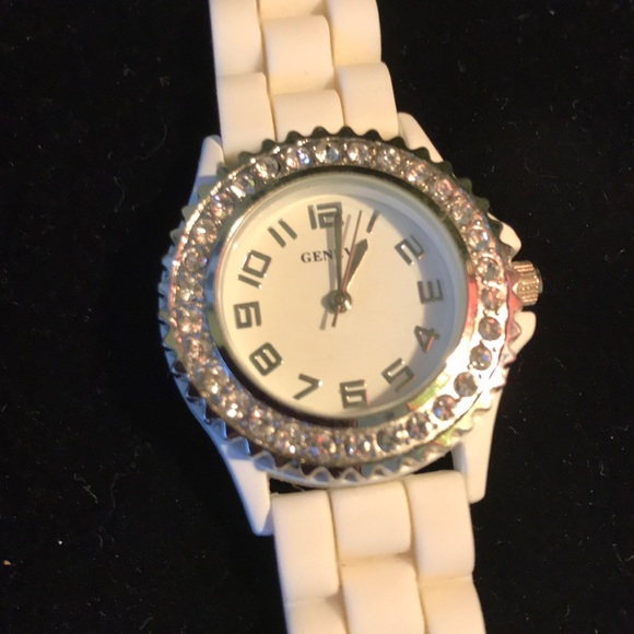 Geneva White Plastic Band Watch - Picture 1 of 7